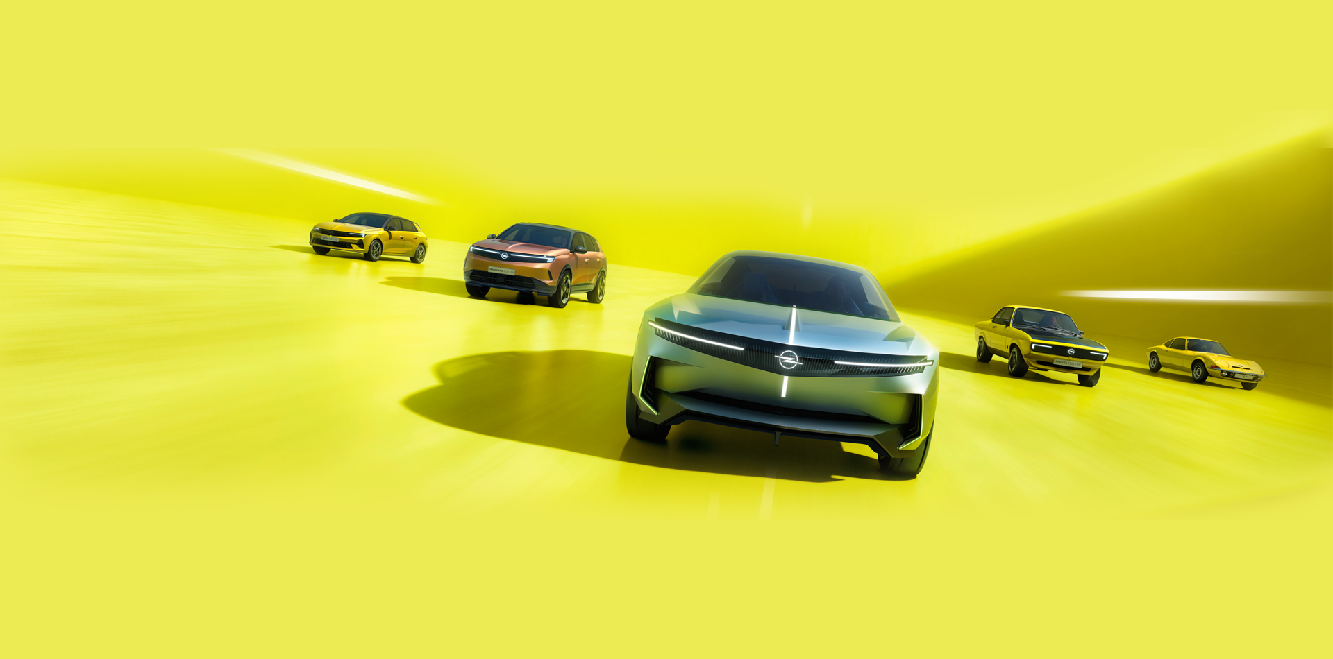 Fahrzeugfoto verschiedene Opel PKW aus verschiedenen Epochen
